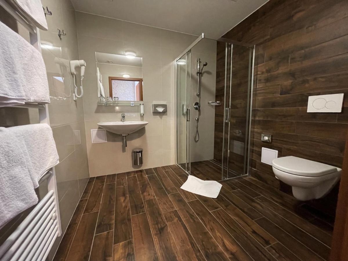 Hotel U Kvapilu Mnichovo Hradiště Bagian luar foto