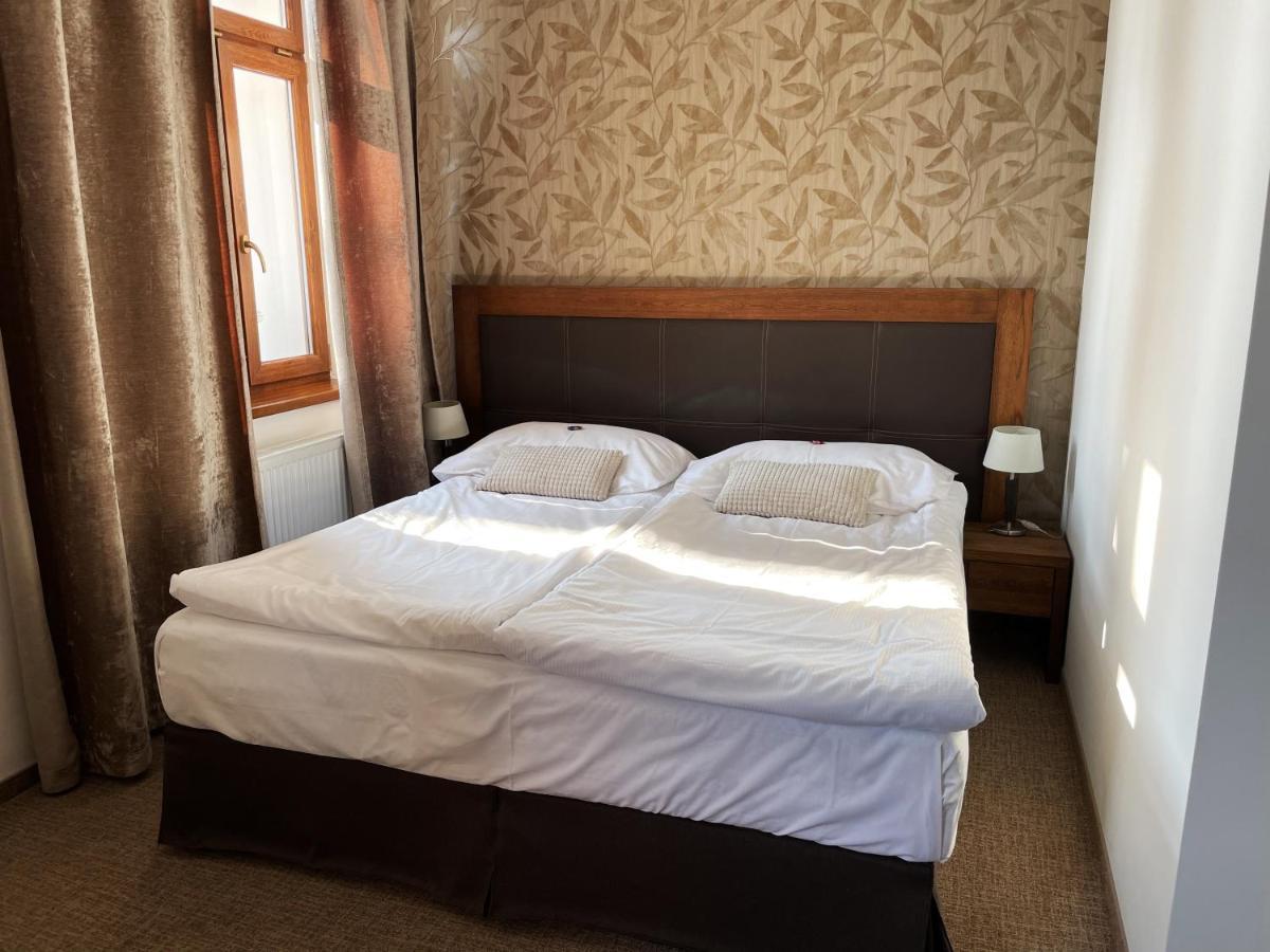Hotel U Kvapilu Mnichovo Hradiště Bagian luar foto