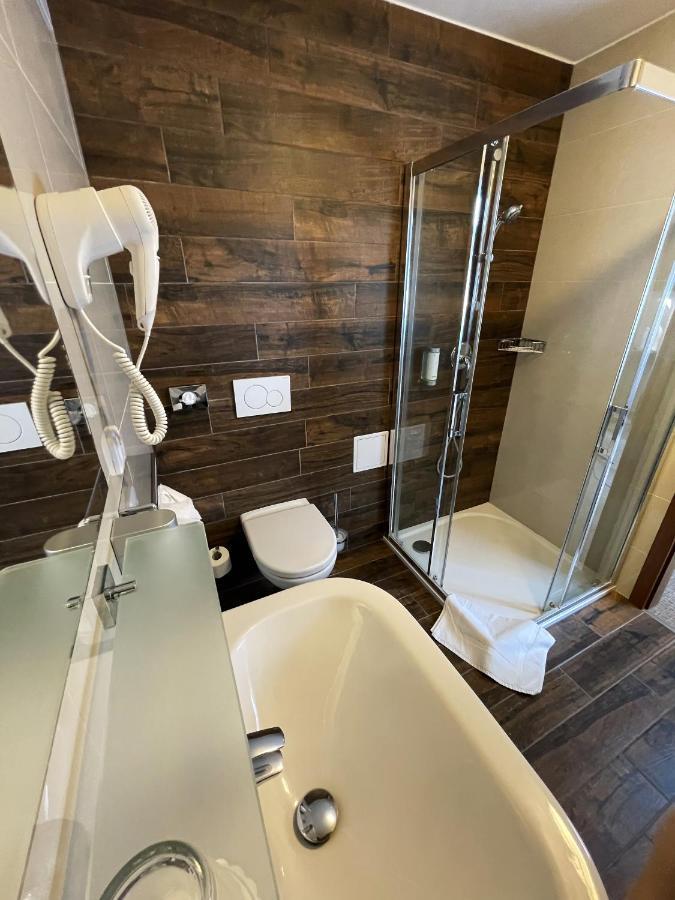 Hotel U Kvapilu Mnichovo Hradiště Bagian luar foto