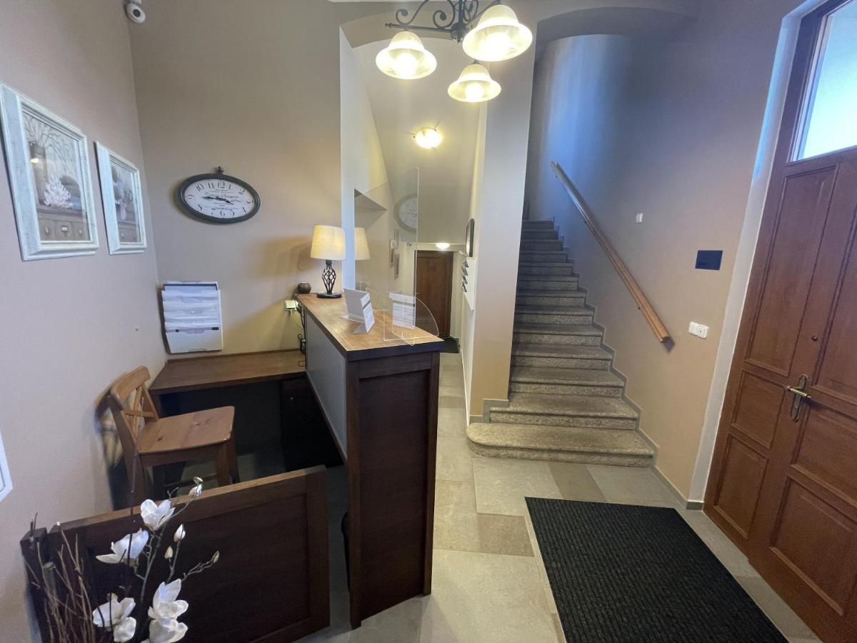 Hotel U Kvapilu Mnichovo Hradiště Bagian luar foto