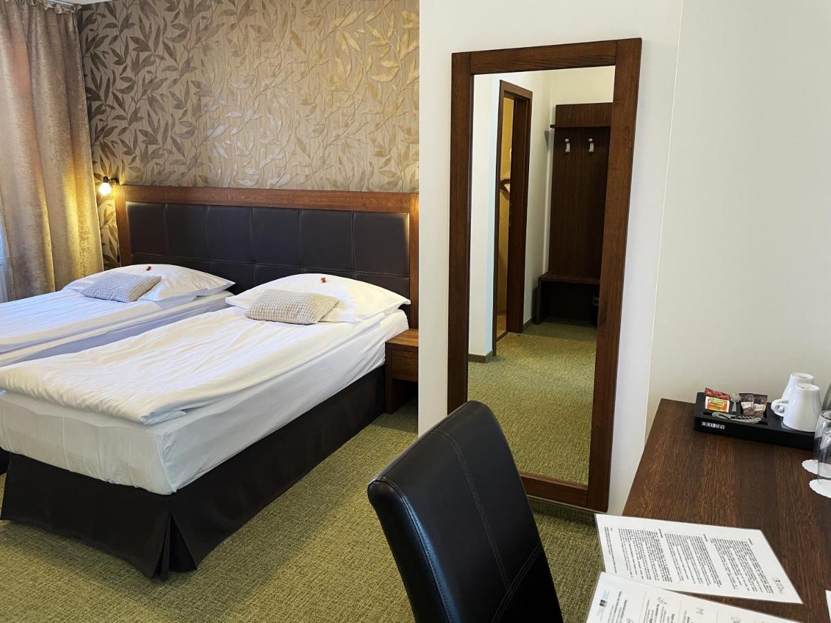 Hotel U Kvapilu Mnichovo Hradiště Bagian luar foto