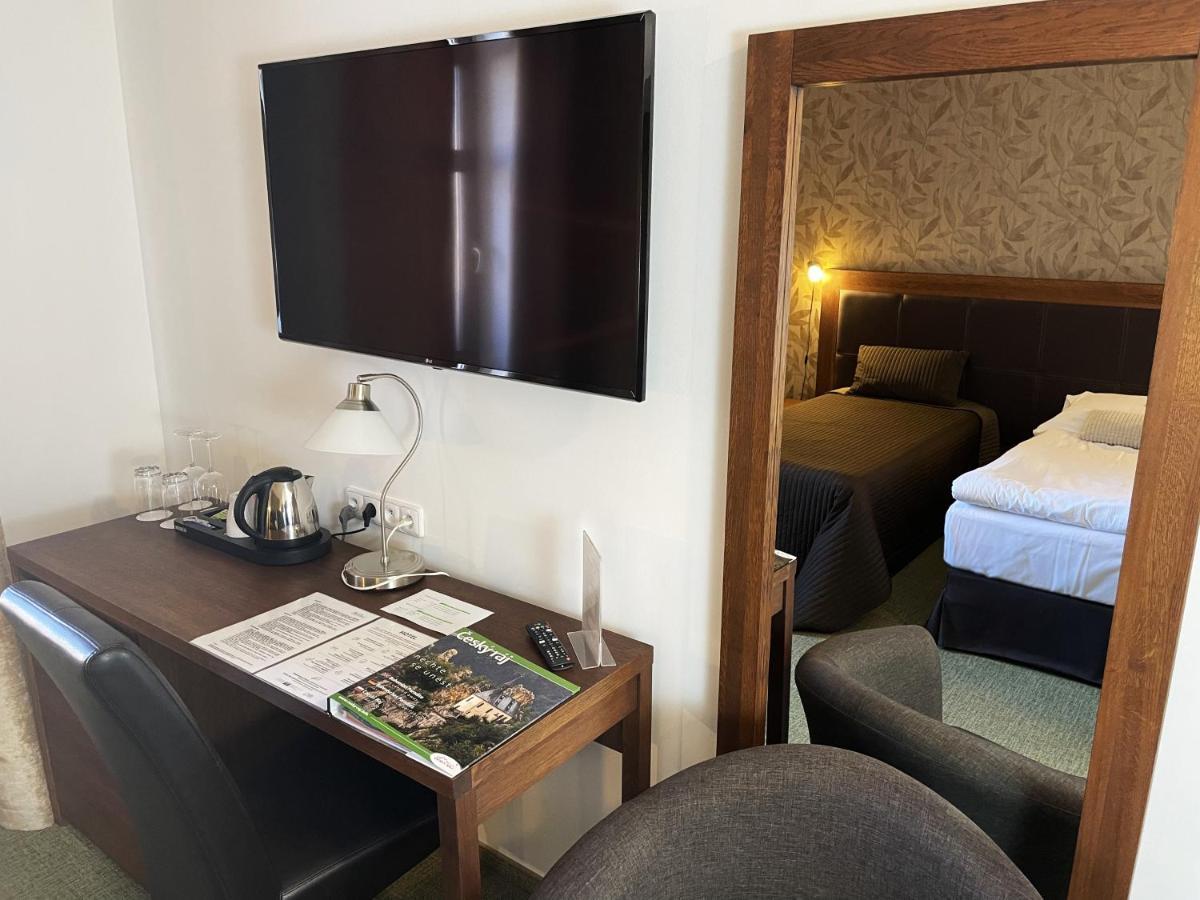 Hotel U Kvapilu Mnichovo Hradiště Bagian luar foto