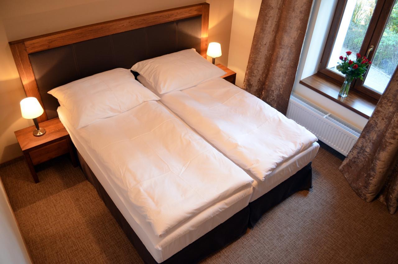 Hotel U Kvapilu Mnichovo Hradiště Bagian luar foto
