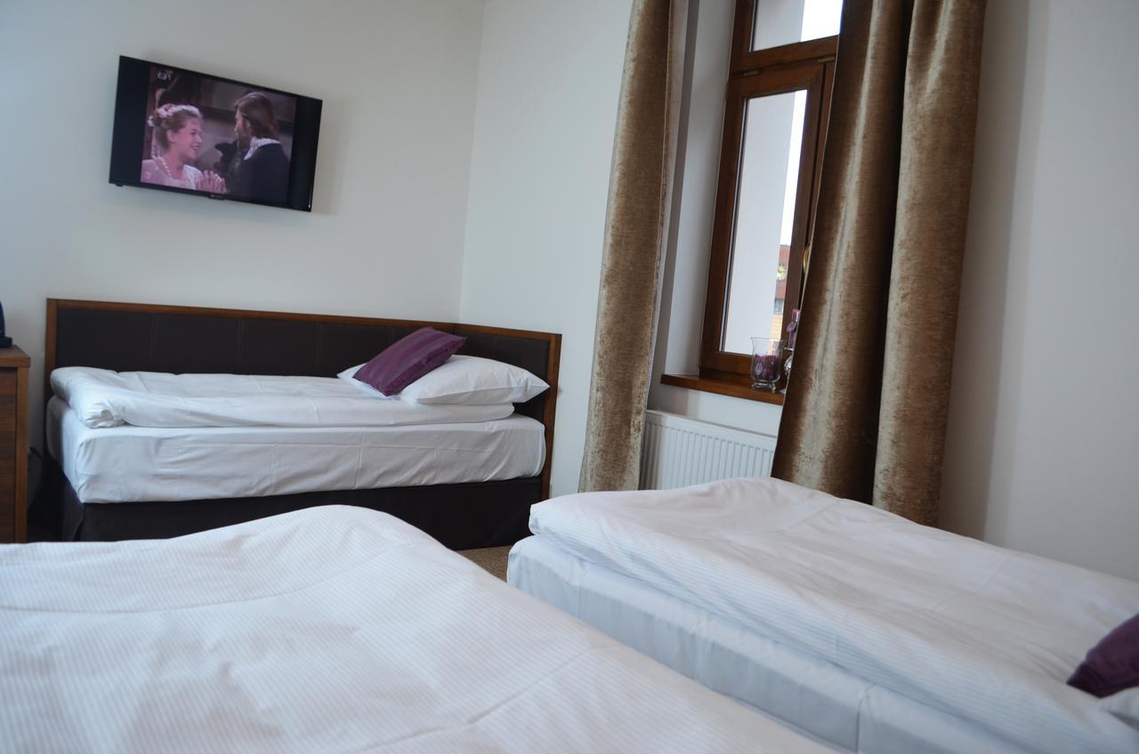 Hotel U Kvapilu Mnichovo Hradiště Bagian luar foto