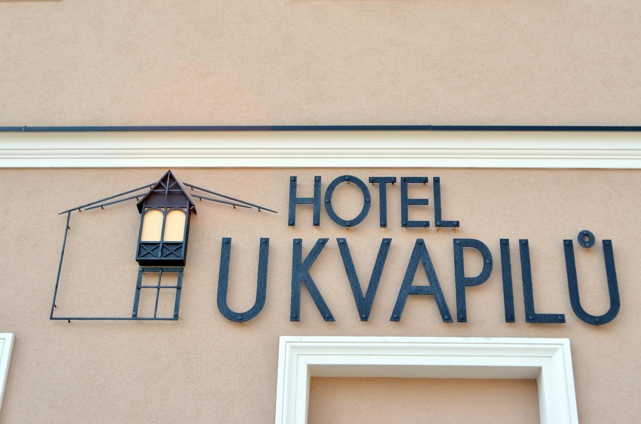 Hotel U Kvapilu Mnichovo Hradiště Bagian luar foto