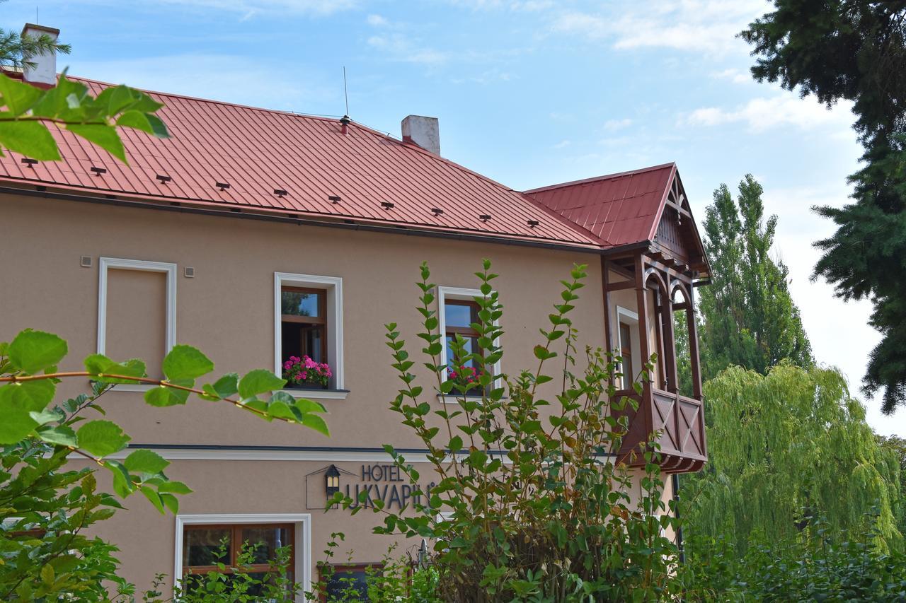 Hotel U Kvapilu Mnichovo Hradiště Bagian luar foto